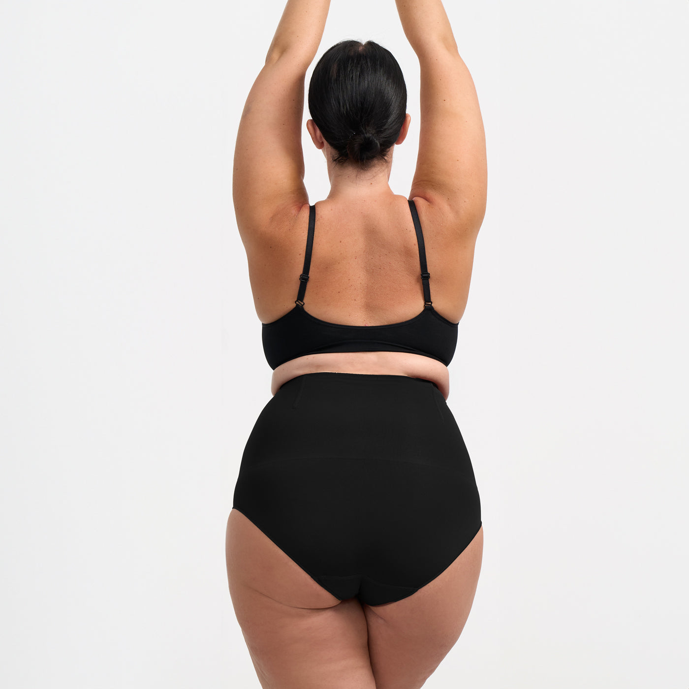 <div>Das Model ist 1,77m groß</div><span></span><div>und trägt Größe XL</div>