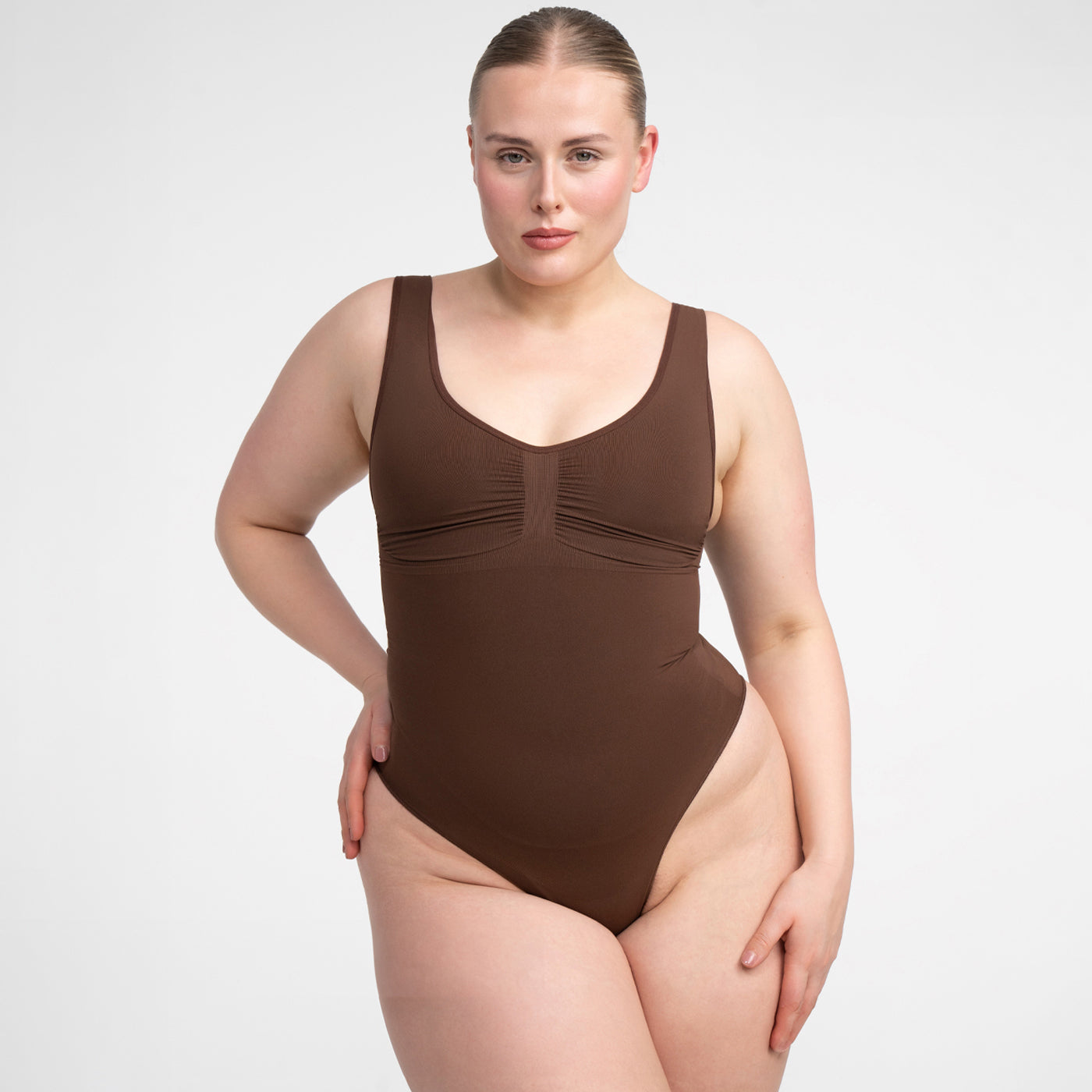 <tc>Body modellante bretelle larghe con perizoma</tc>