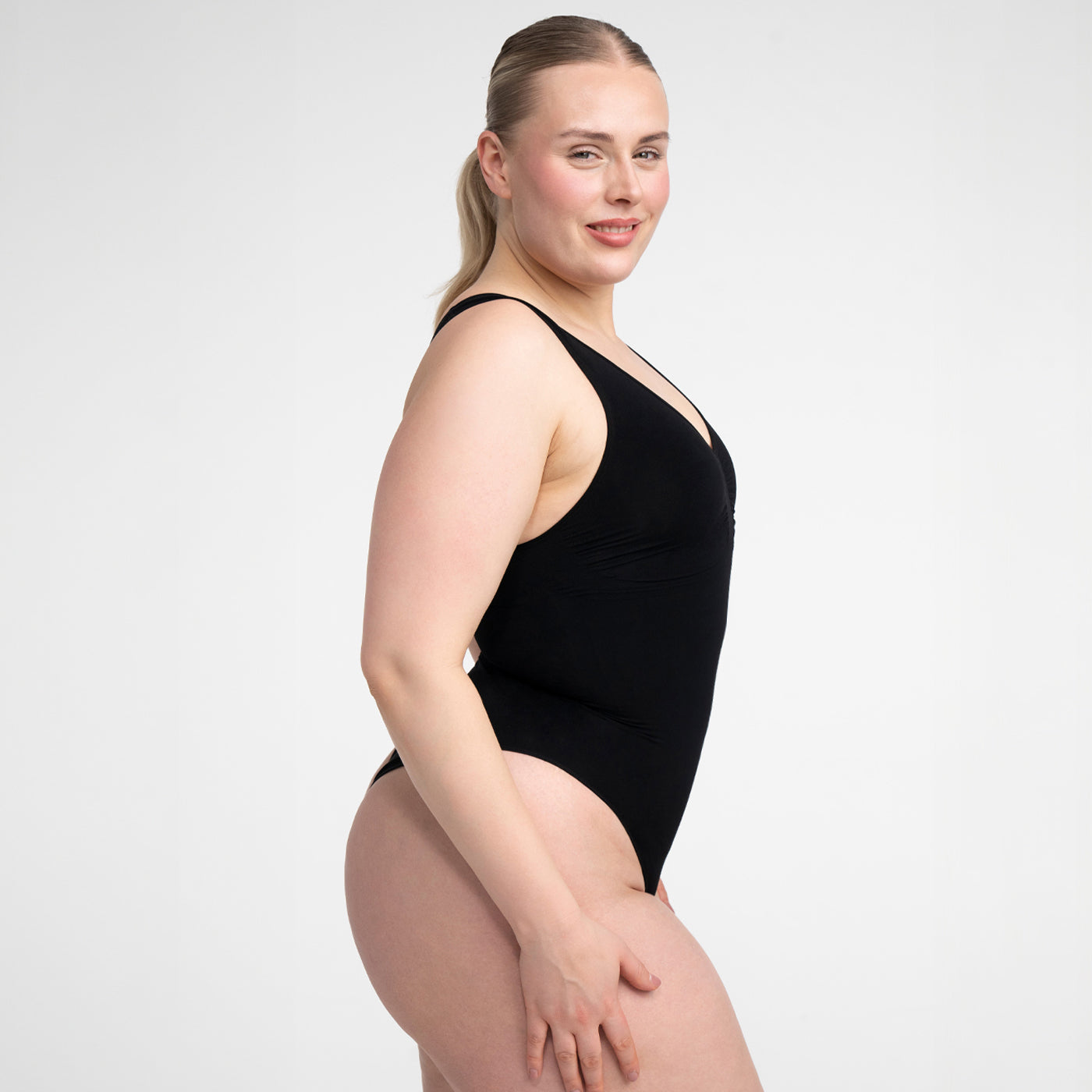 <tc>Body modellante bretelle larghe con perizoma</tc>
