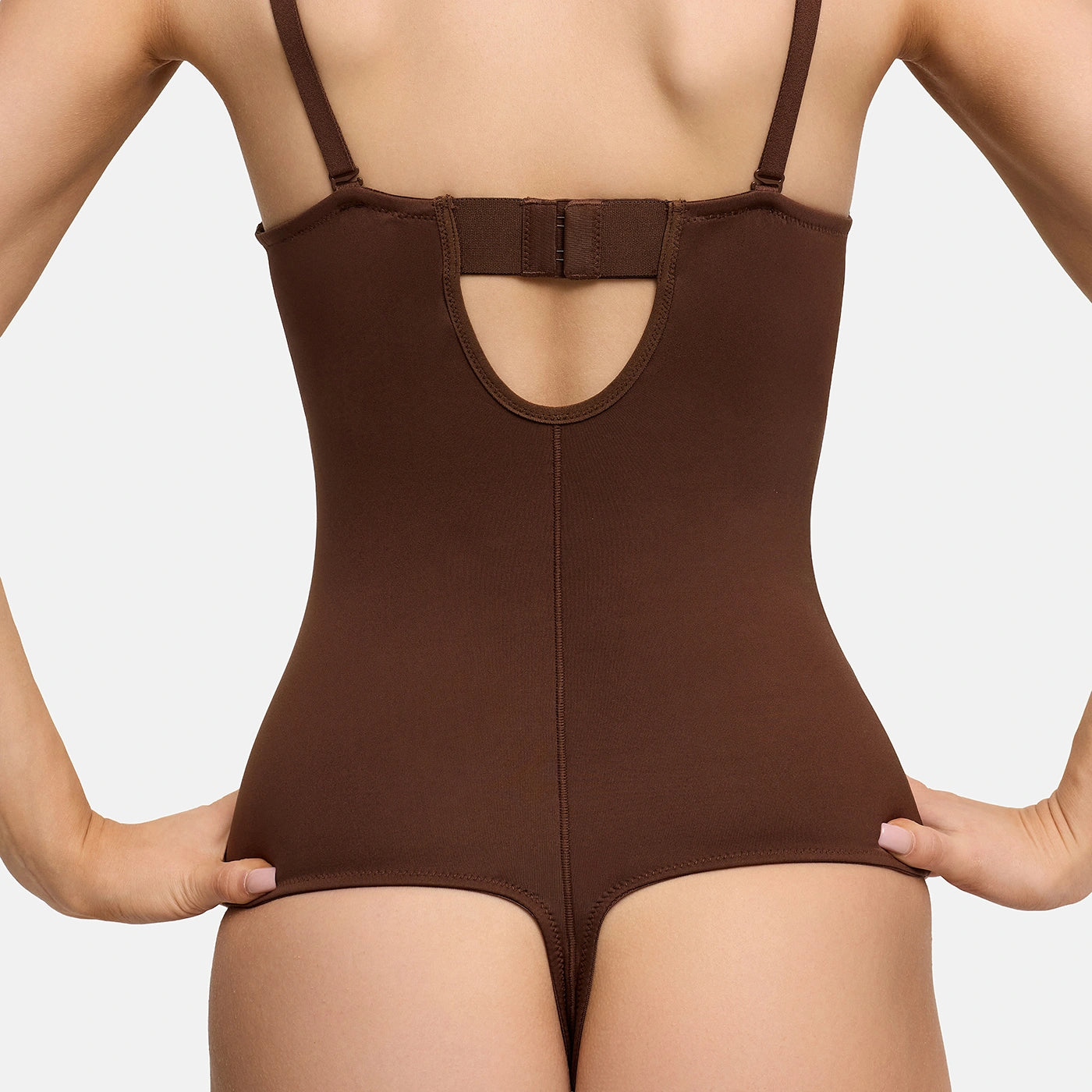 بدلة صدرية بفتحة فوق الجسم مع خيط