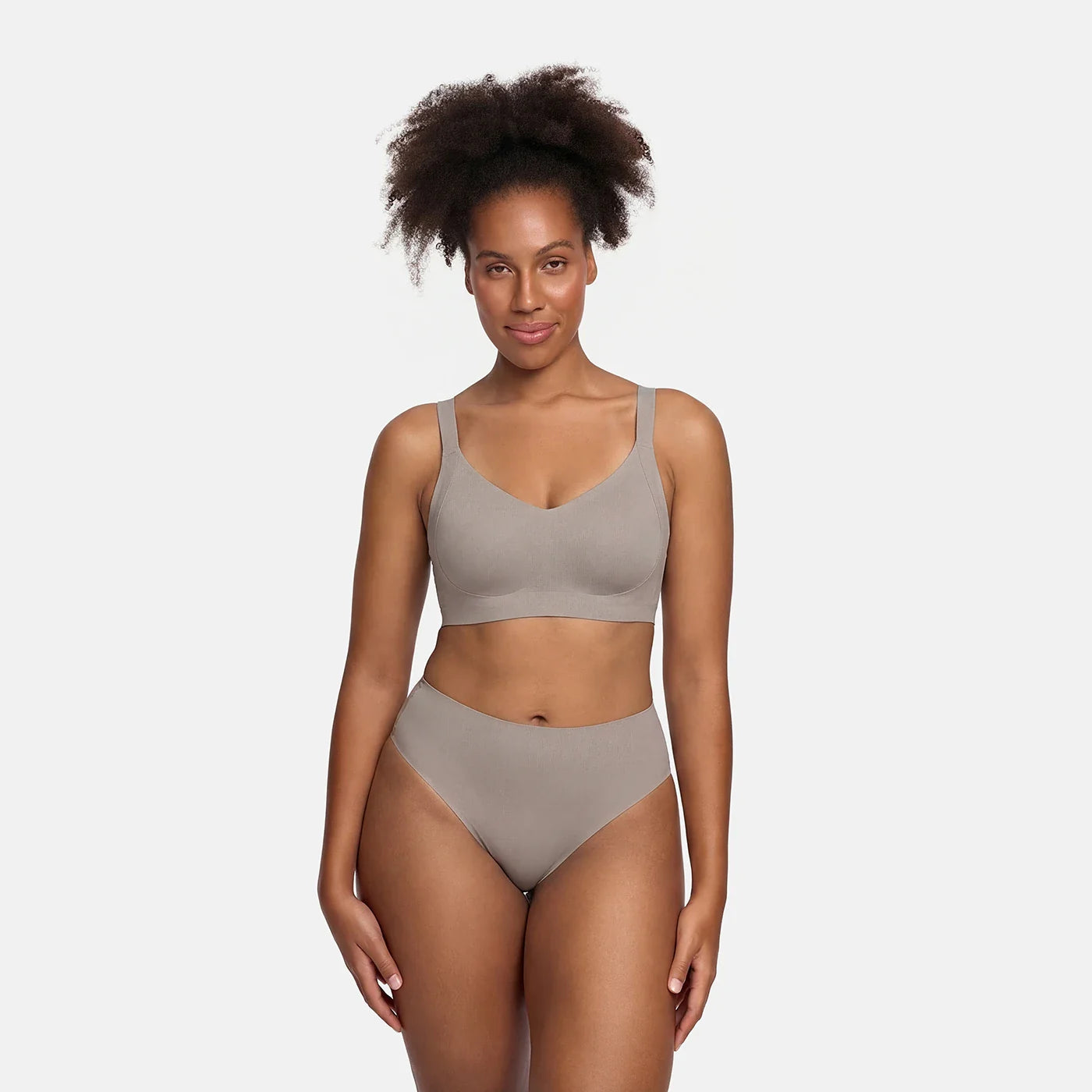 Seamless compact push-up bra