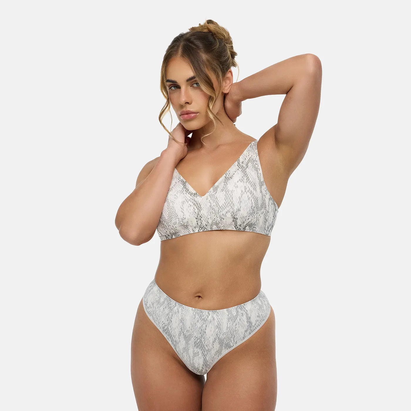 Das Model ist 1,70m groß und trägt Größe L