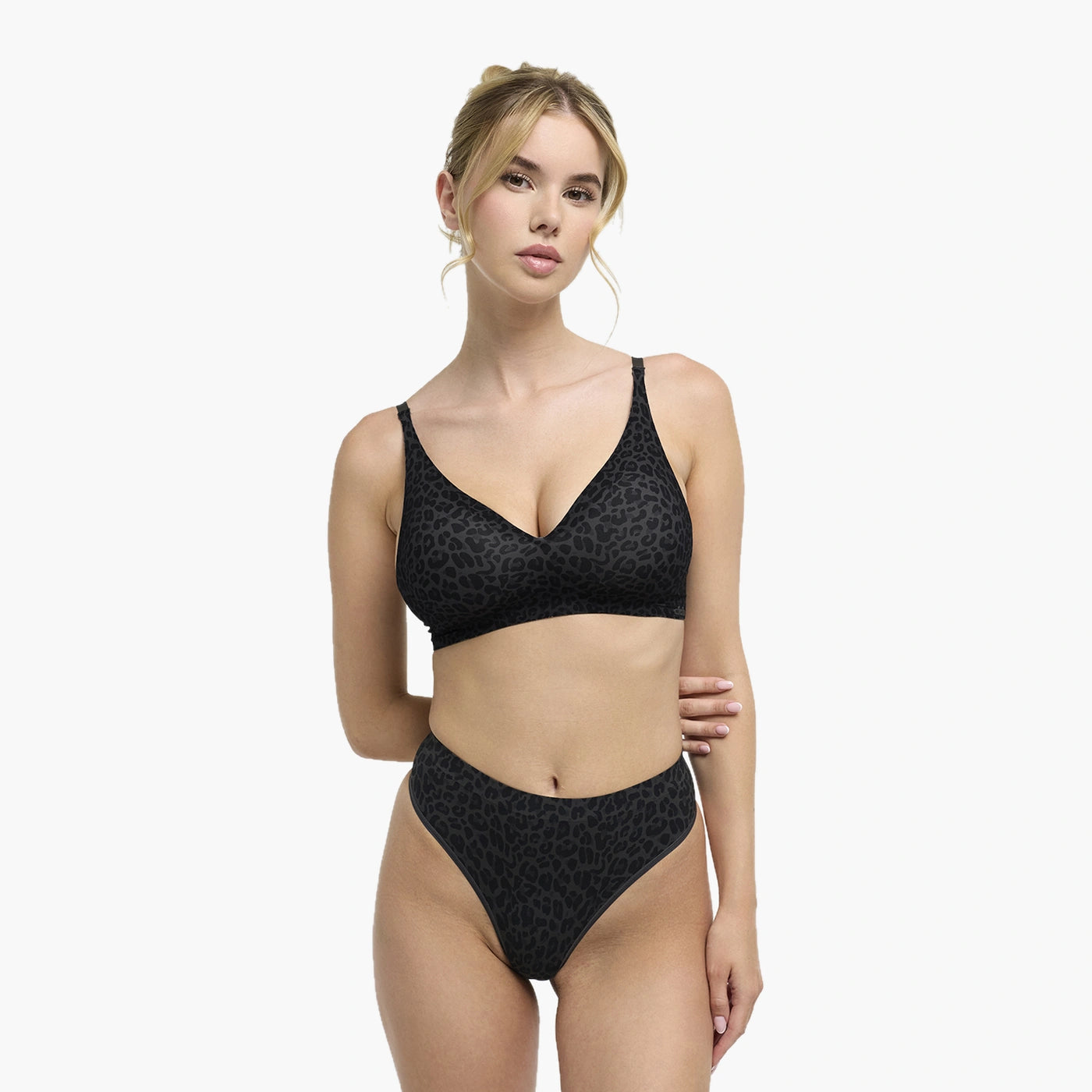 Das Model ist 1,73m groß und trägt Größe S.
