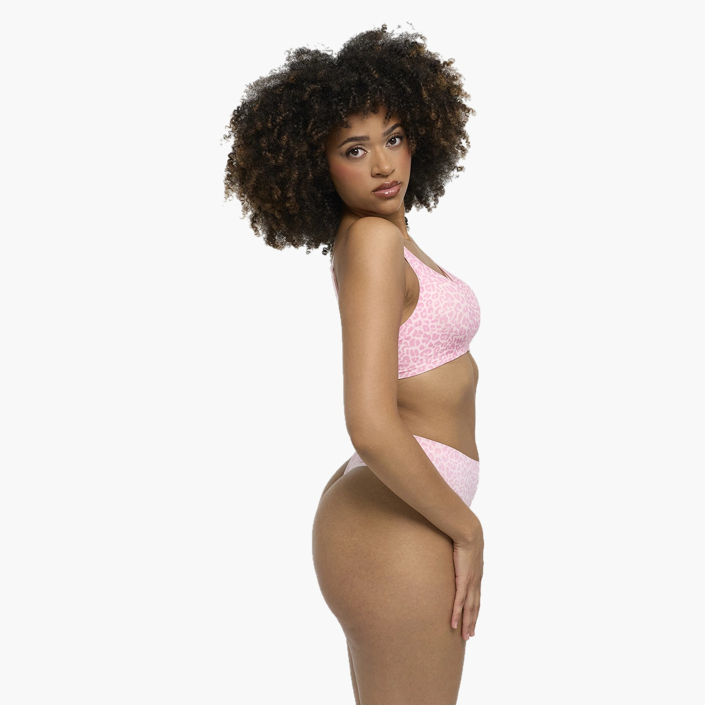 Das Model ist 1,77m groß und trägt Größe L.