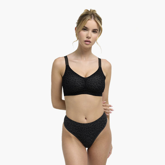 Das Model ist 1,73m groß und trägt Größe S.