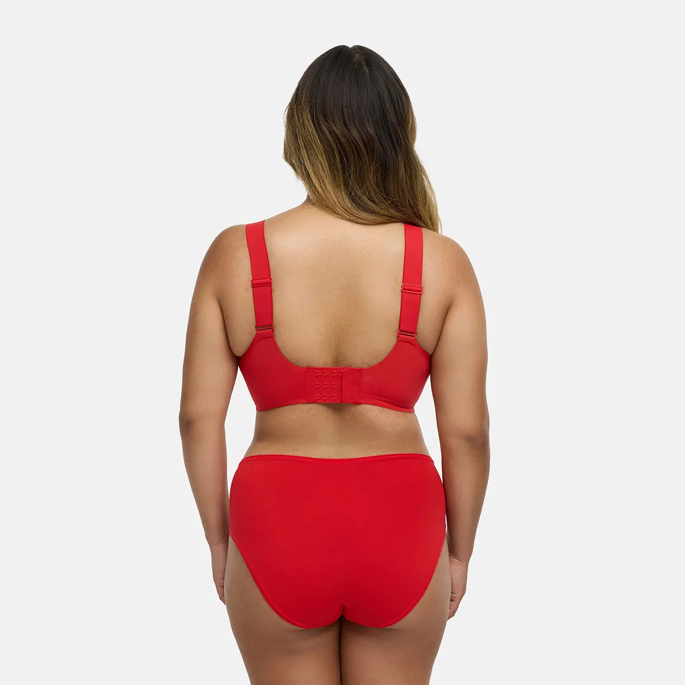 Das Model ist 1,61 m groß und trägt Größe 2XL