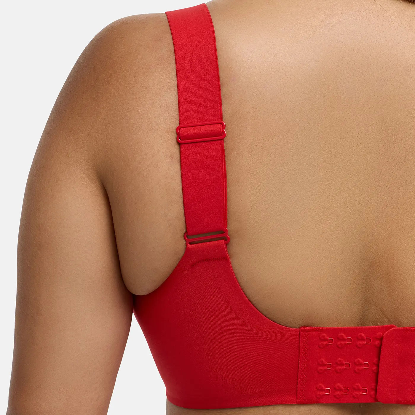 Das Model ist 1,61 m groß und trägt Größe 2XL
