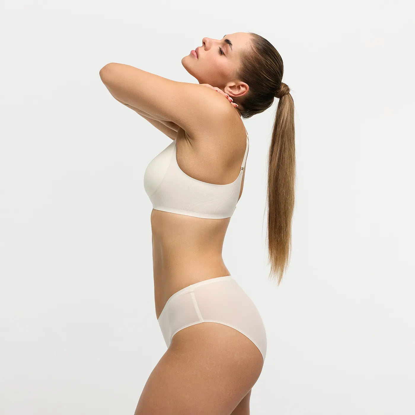 Das Model ist 1,67 m groß und hat die Körbchengröße 80C