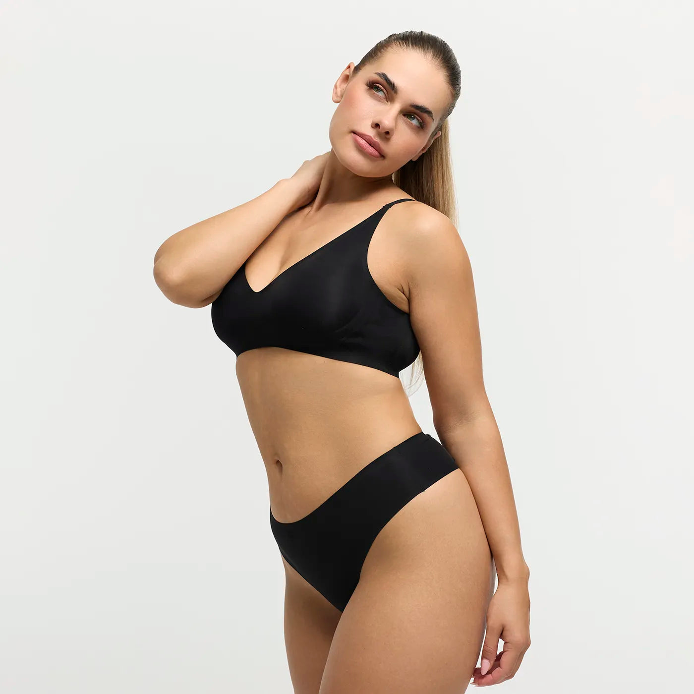 Das Model ist 1,67 m groß und hat die Körbchengröße 80C