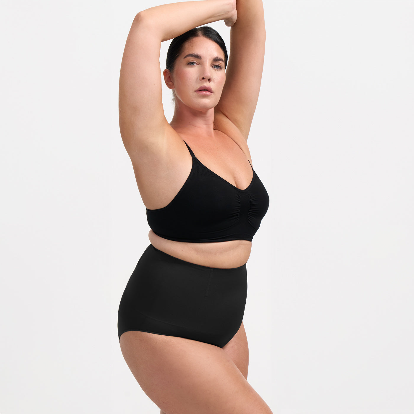 Das Model ist 1,77m groß und trägt Größe 2XL