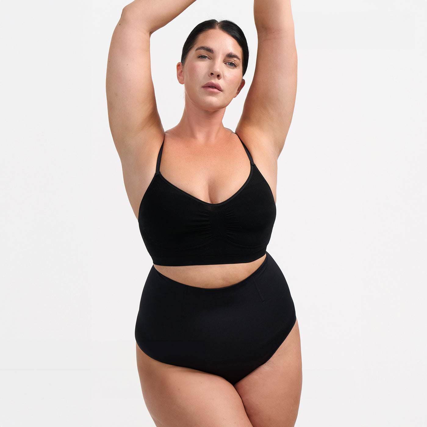 Das Model ist 1,77m groß und trägt Größe 2XL