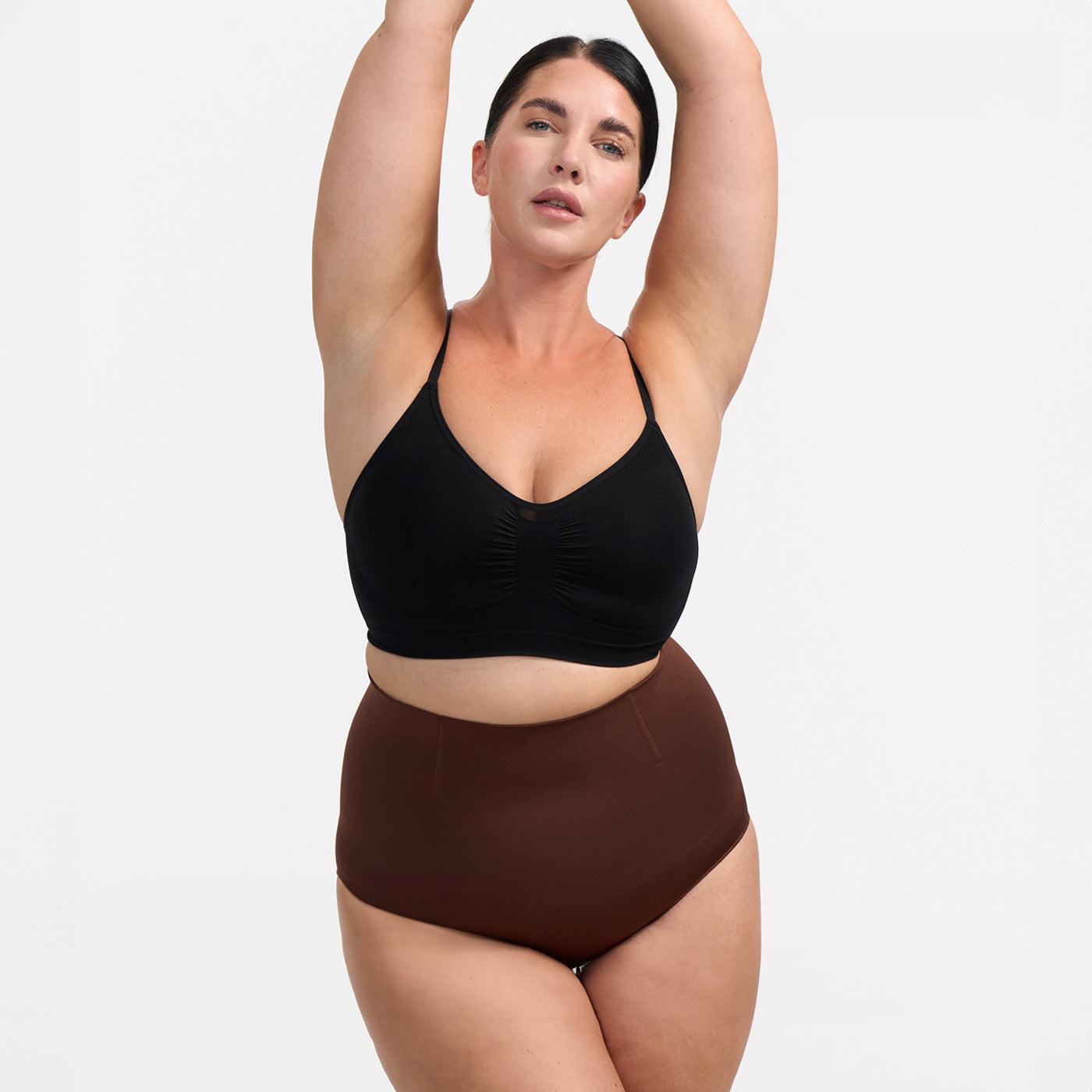 Das Model ist 1,77m groß und trägt Größe 2XL