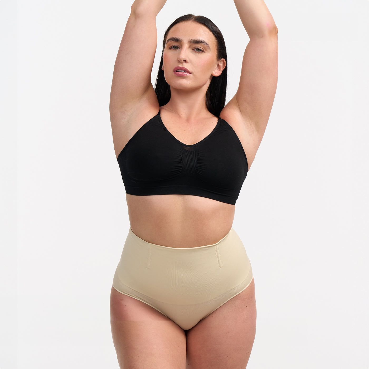 Das Model ist 1,73m groß und trägt Größe L.