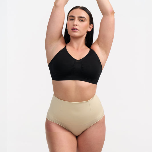 Das Model ist 1,73m groß und trägt Größe L.