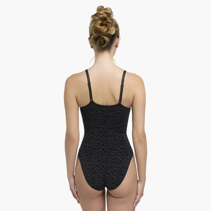 Das Model ist 1,73m groß und trägt Größe S.