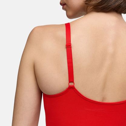 Das Model ist 1,77 m groß und trägt Größe S