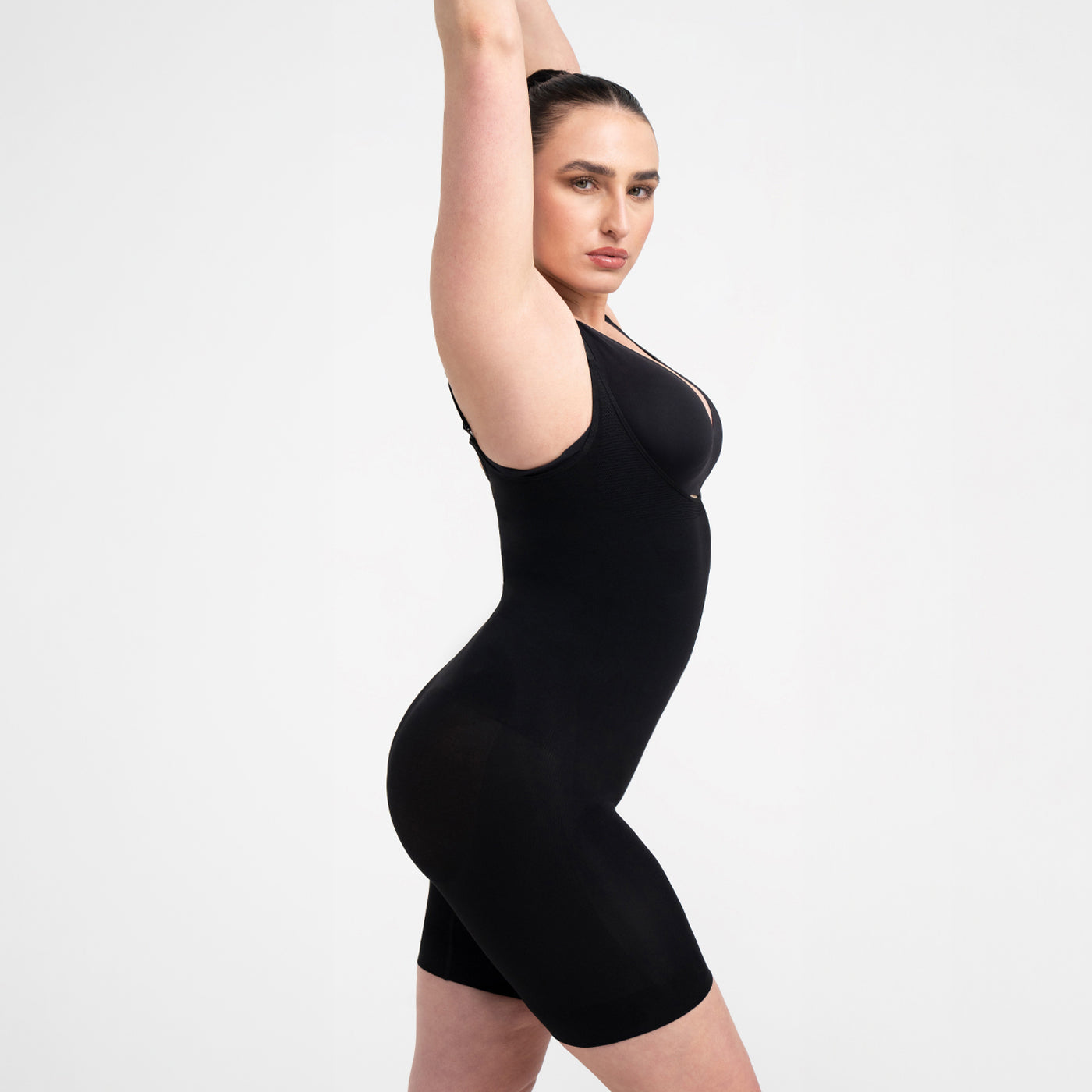 Das Model ist 1,73m groß und trägt Größe L.