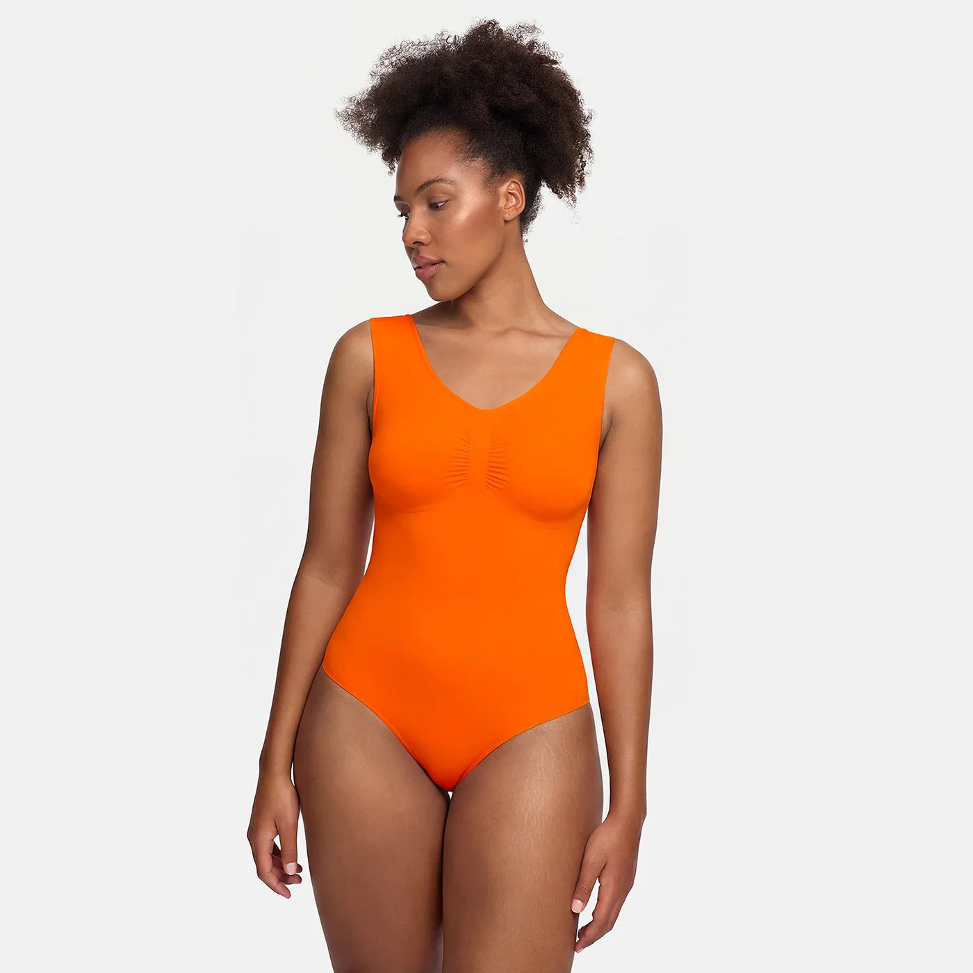 Das Model ist 1,80m groß und trägt Größe L