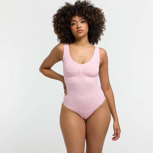 Das Model ist 1,77m groß und trägt Größe L.