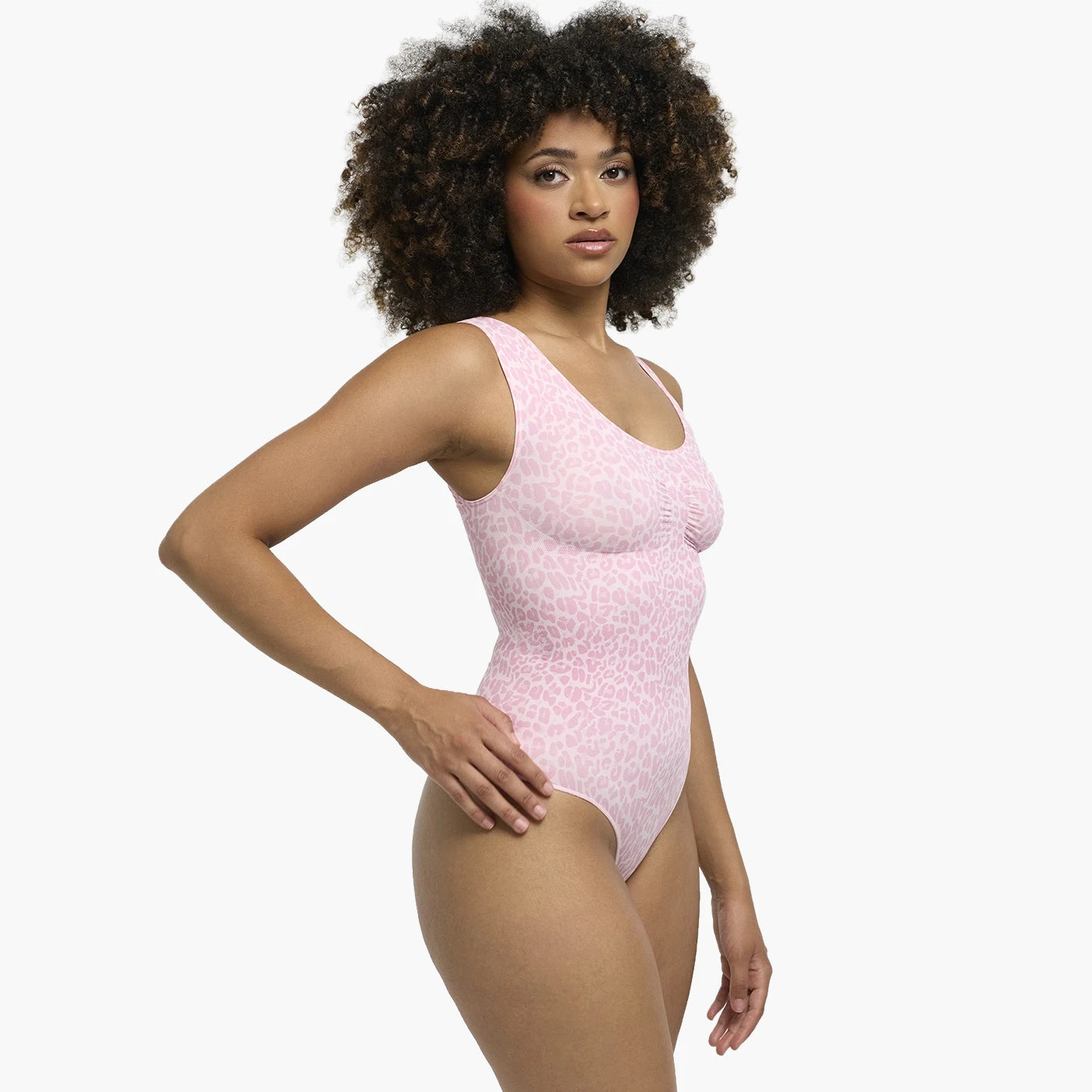 Das Model ist 1,77m groß und trägt Größe L.