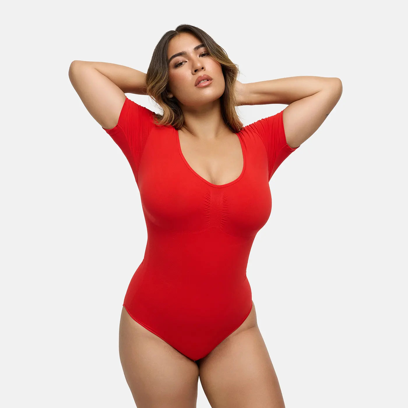 Das Model ist 1,61 m groß und trägt Größe 2XL