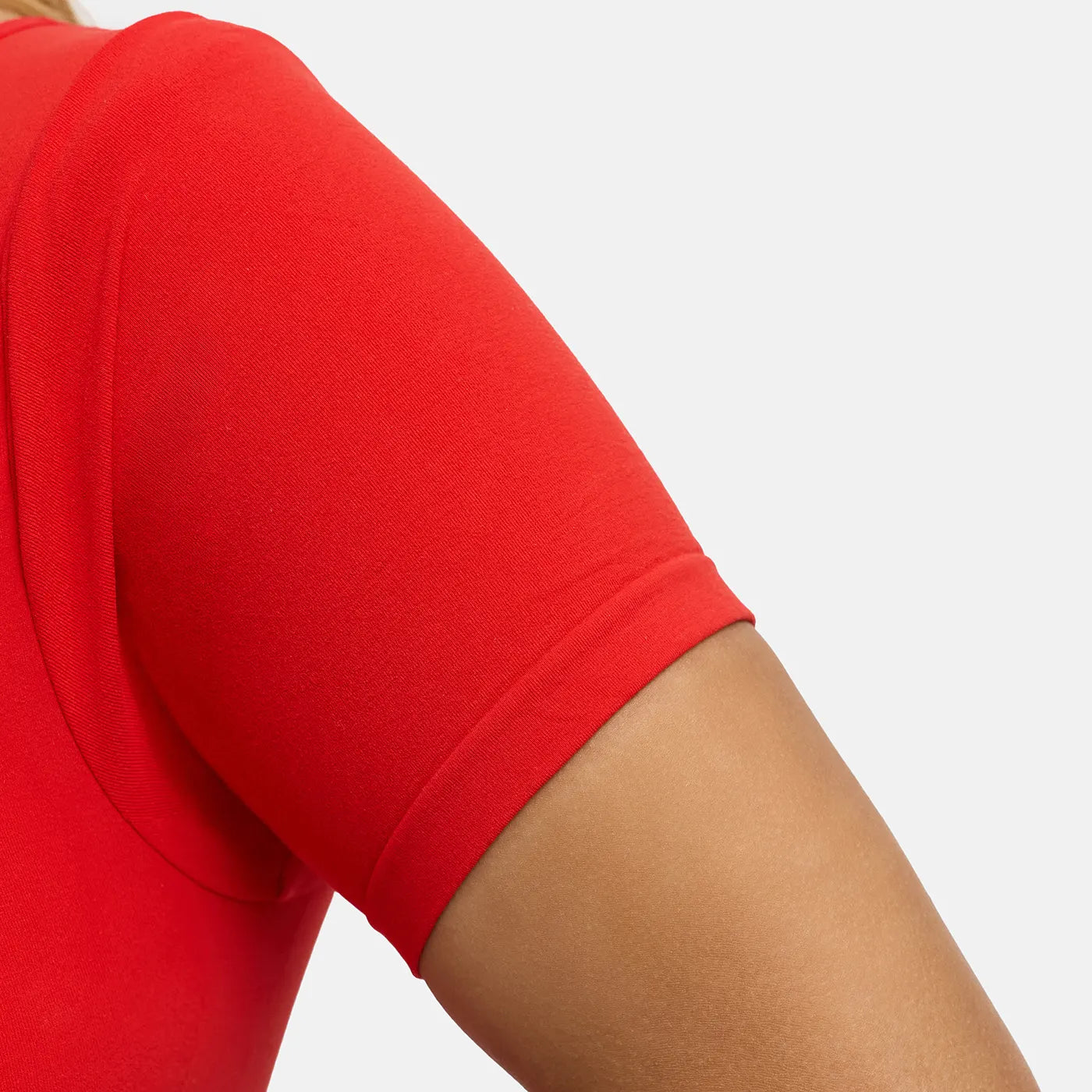 Das Model ist 1,61 m groß und trägt Größe 2XL