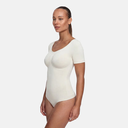 Das Model ist 1,78m groß und trägt Größe S
