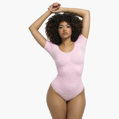 Das Model ist 1,77m groß und trägt Größe L.