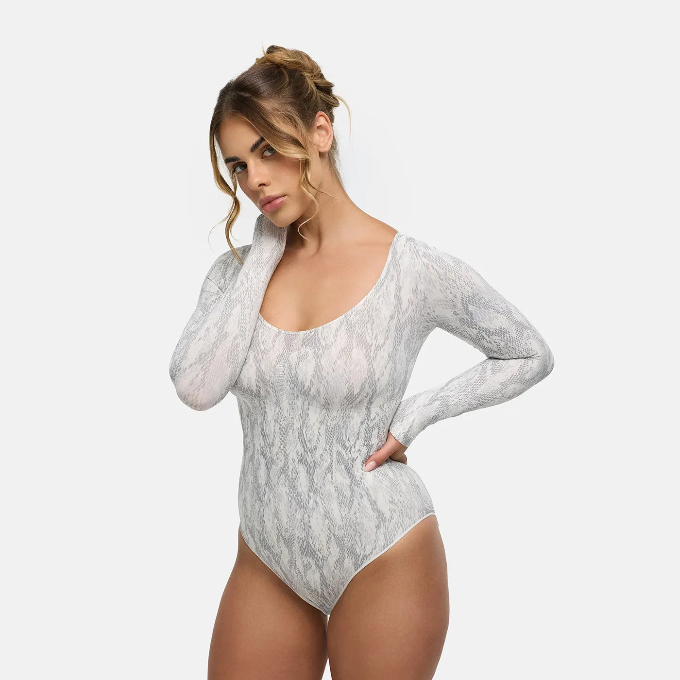 Das Model ist 1,70m groß und trägt Größe L
