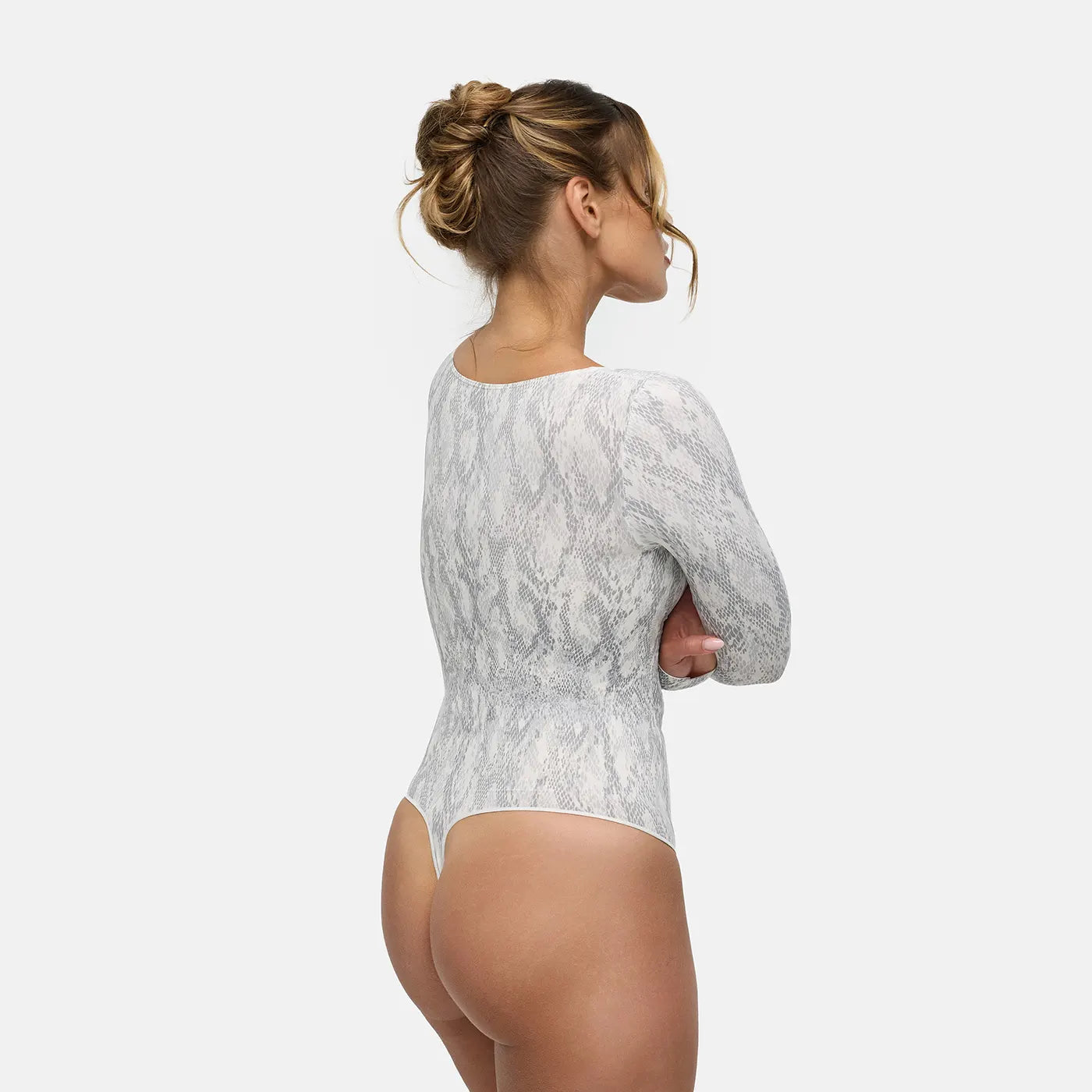 Das Model ist 1,70m groß und trägt Größe L