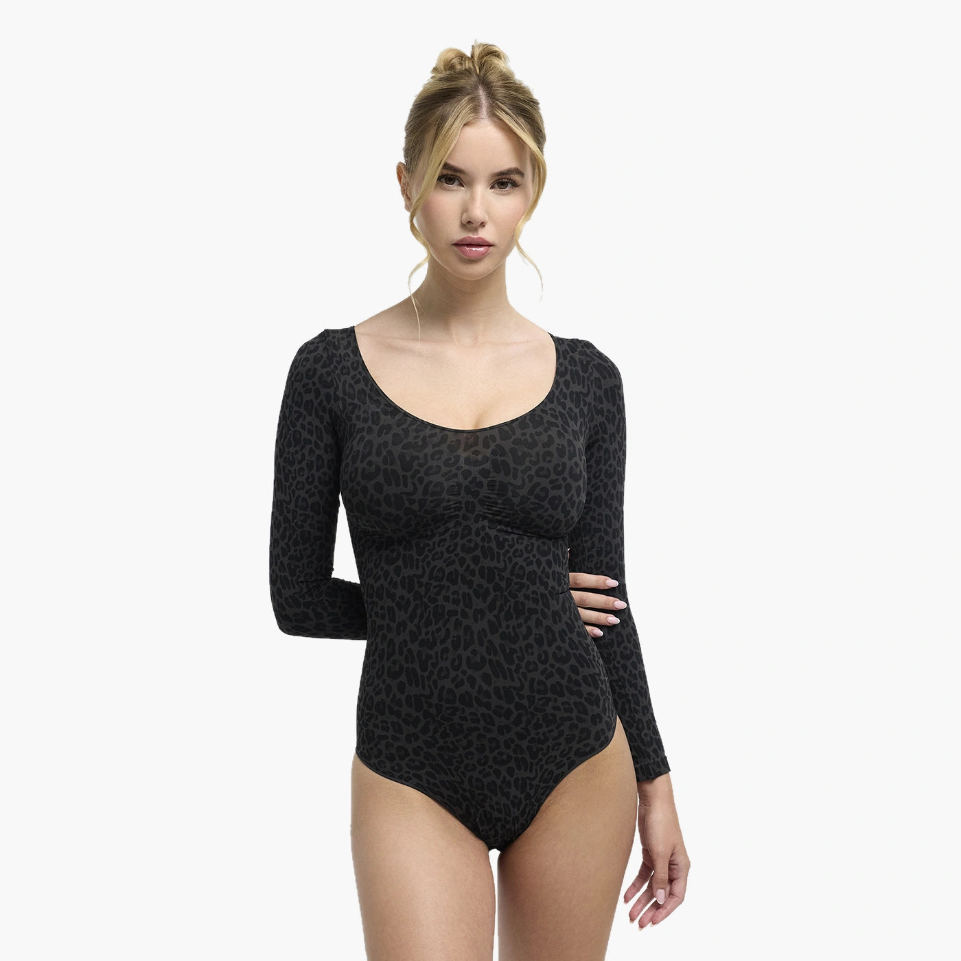 Das Model ist 1,73m groß und trägt Größe S.