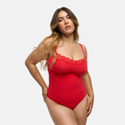 Das Model ist 1,61 m groß und trägt Größe 2XL