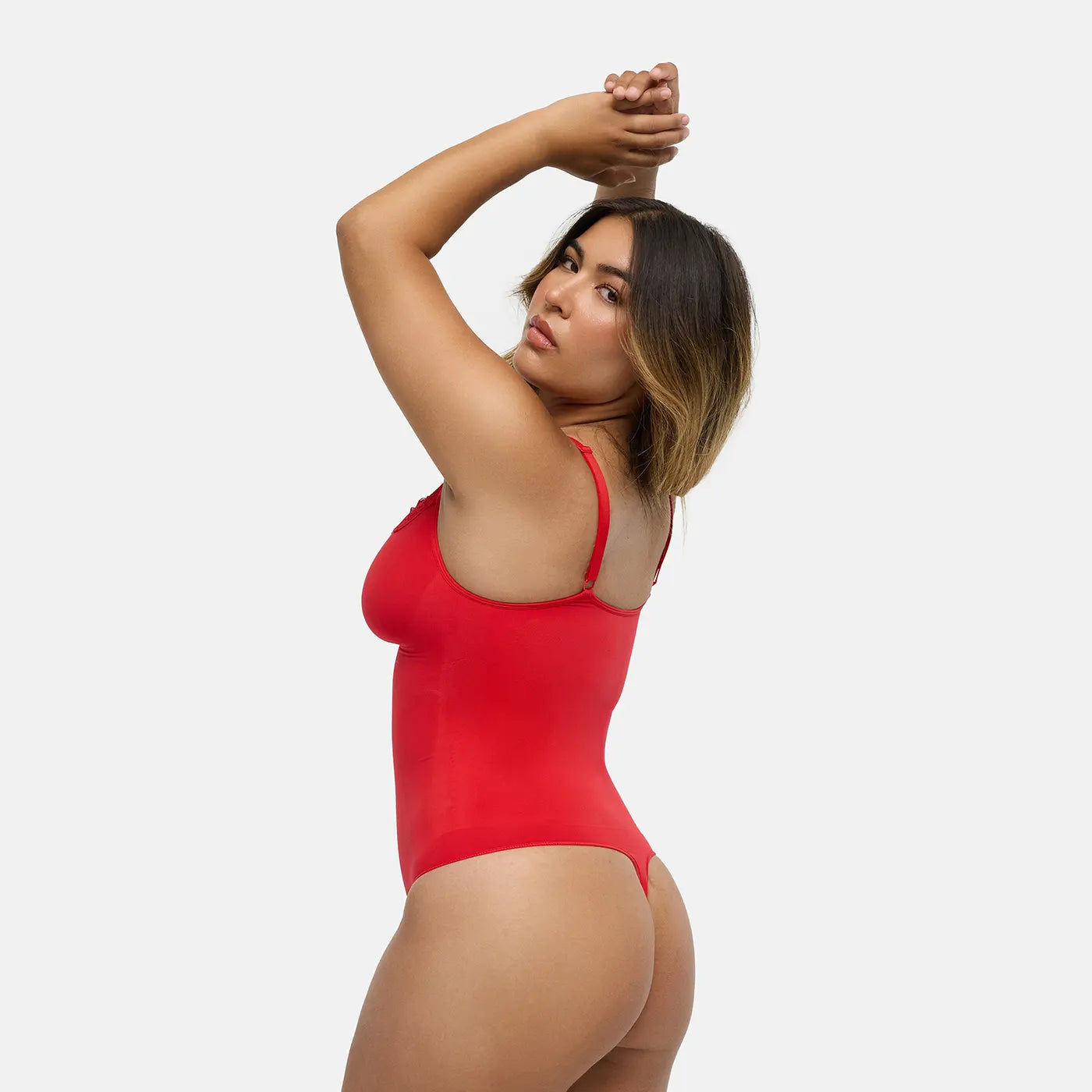Das Model ist 1,61 m groß und trägt Größe 2XL
