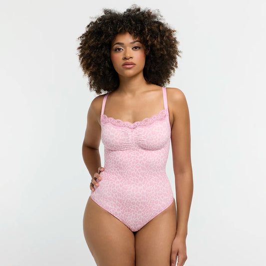 Das Model ist 1,77m groß und trägt Größe L.
