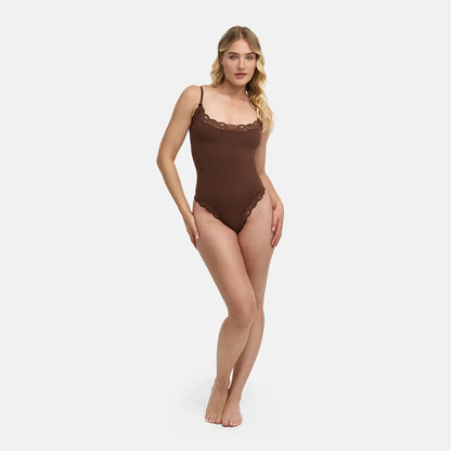 Das Model ist 1,76m groß und trägt Größe XS