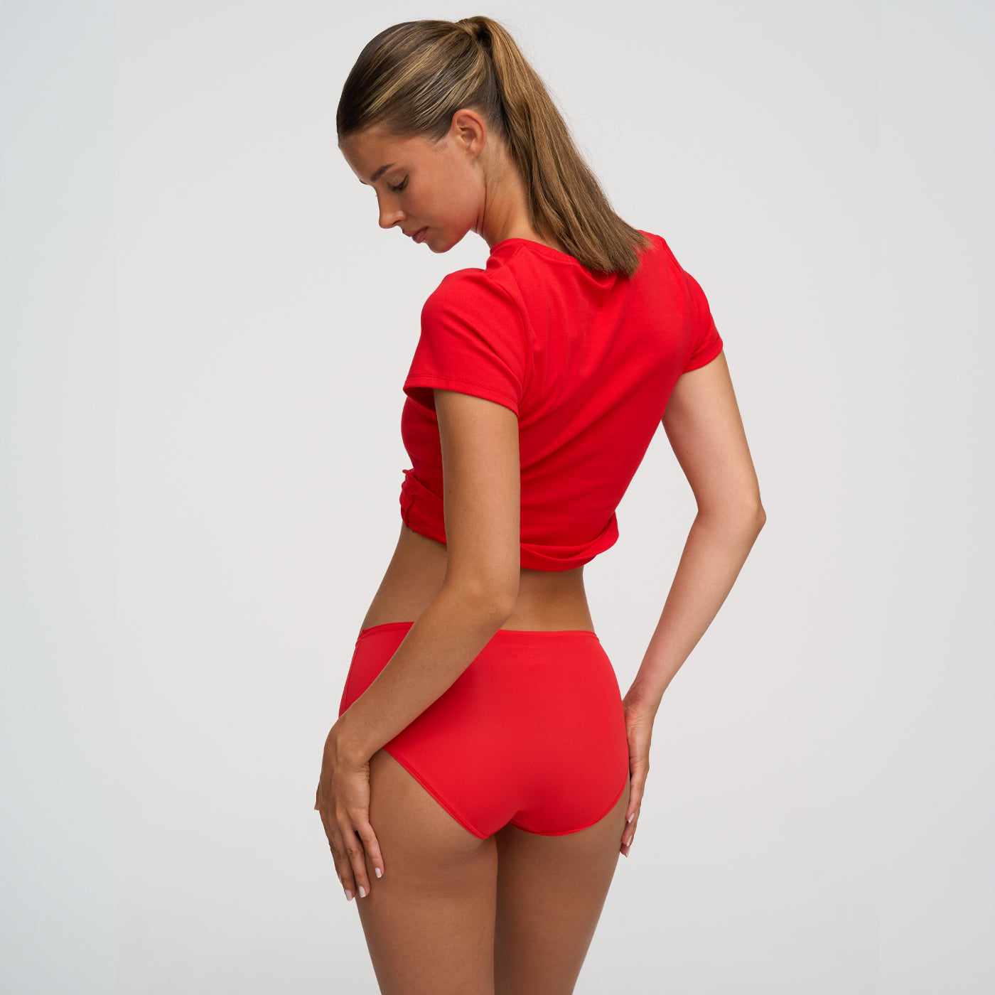 Das Model ist 1,77 m groß und trägt Größe S