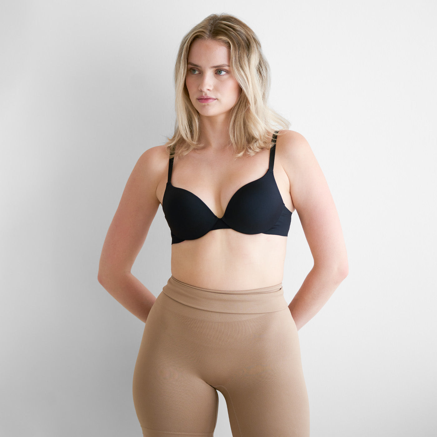 Pre-shaped push-up underwired bra