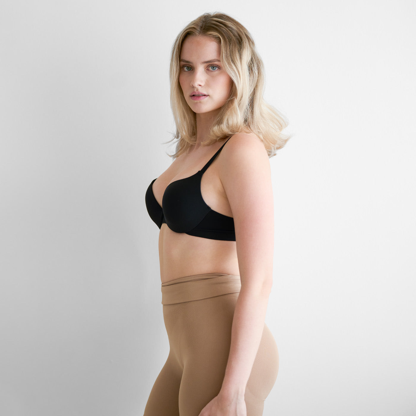 Pre-shaped push-up underwired bra