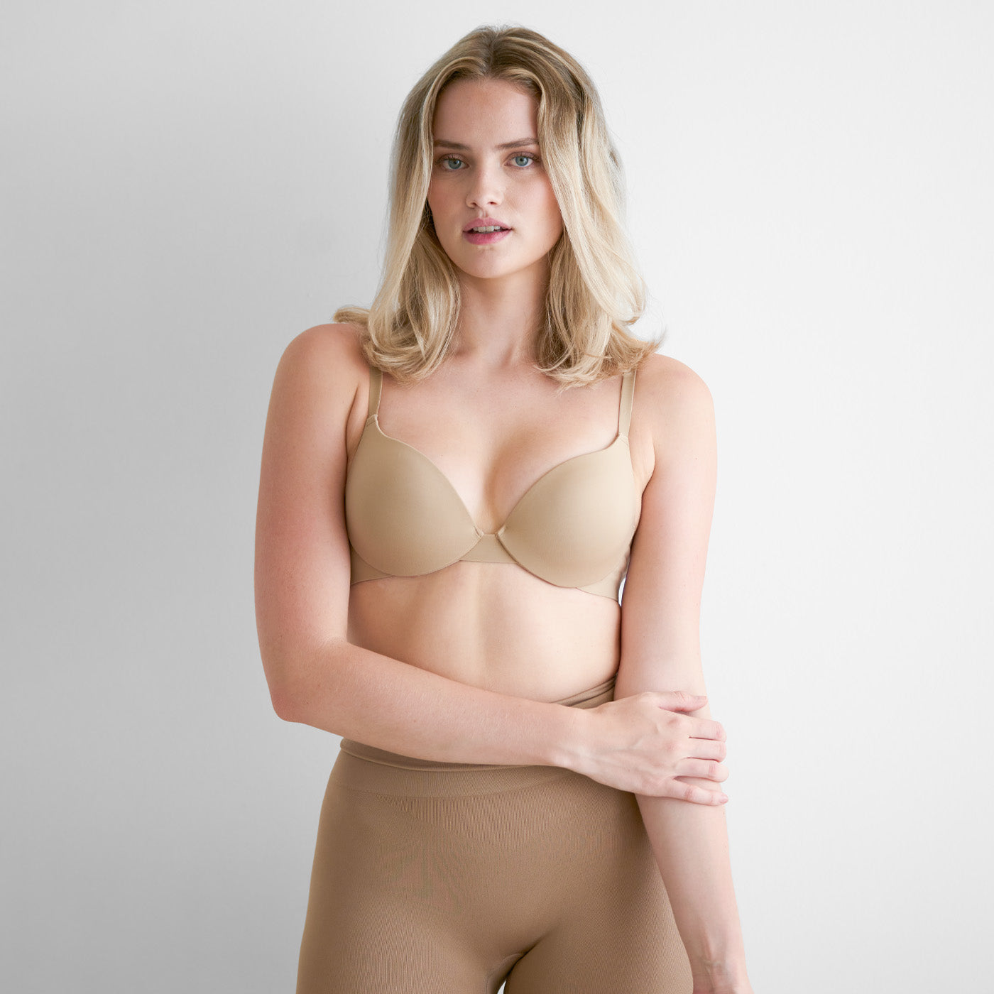 Pre-shaped push-up underwired bra