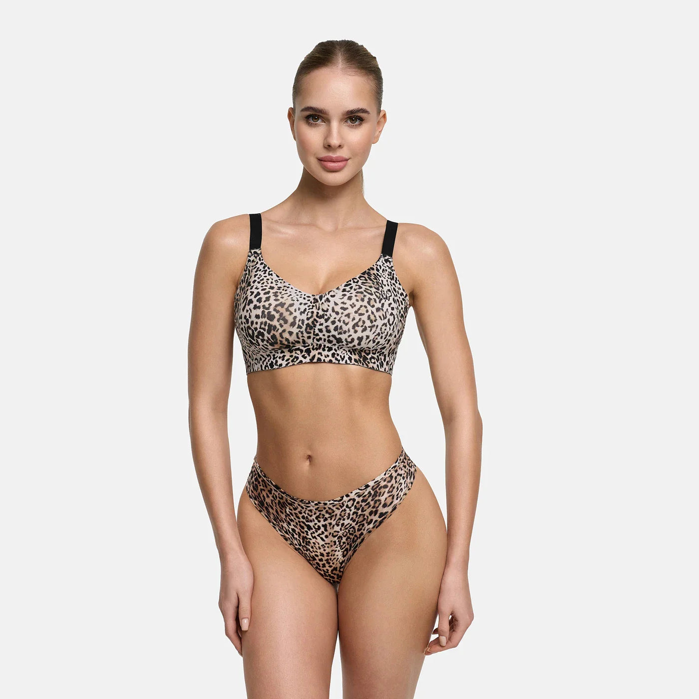 Seamless compact push-up bra